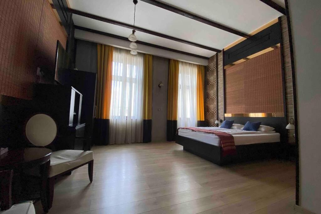 Safari Royal Apartment Oradea Eksteriør bilde